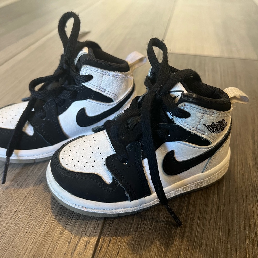 Nike Air Jordan 1 mid White Black Panda Diamond 5C